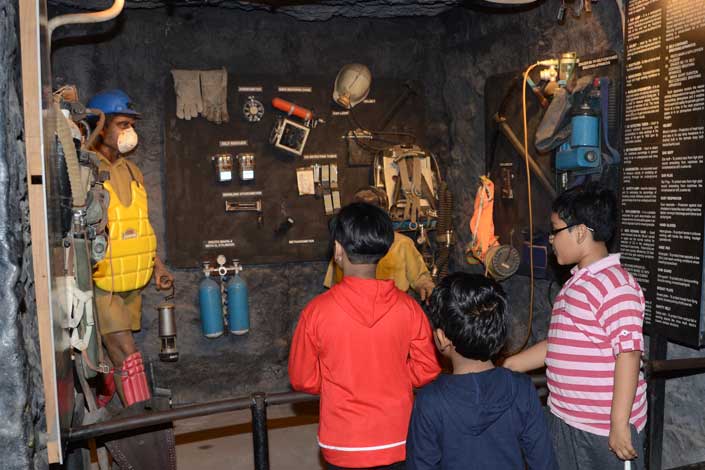 Mock-Up-Coal-Mine